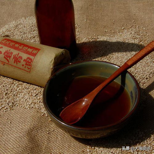 芝麻香油與小磨香油有啥區別？聽老油工怎么說，牢記1點優質好吃